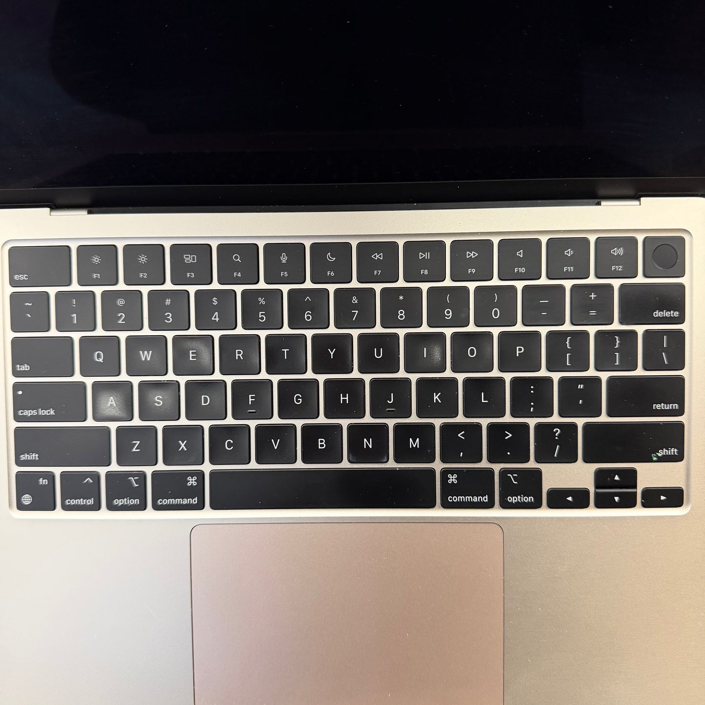 2022 Apple MacBook Air 13.6" M2 10C GPU 3.5GHz 8GB RAM 512GB SSD MLY23LL/A